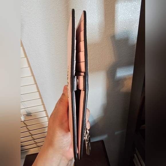 Kate Spade Leather Wallet in Chalk Pink NWOT - Picture 11 of 16